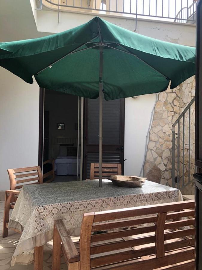Odegos Mono & Trilo Bed and Breakfast Torre dell'Orso Eksteriør billede